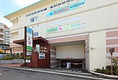 同ビル地下の共用駐車場（60台・車高2.1Mまで）